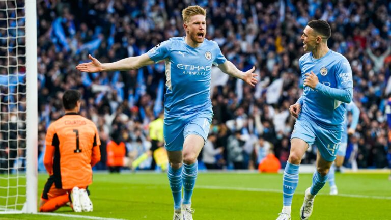 Kevin-de-Bruyne-et-Phil-Foden-lors-de-la-demi-finale-aller-de-Ligue-des-champions-de-Manchester-City.jpeg