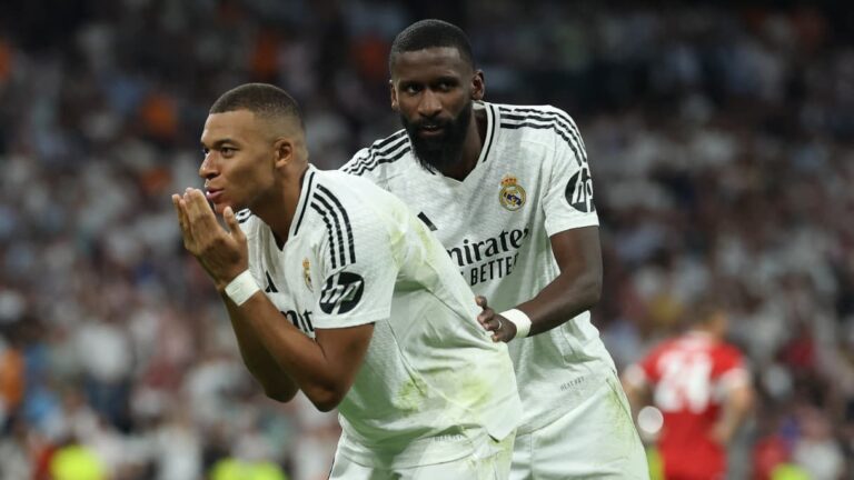Kylian-Mbappe-et-Antonio-Rudiger-celebrent-un-but-du-Real-Madrid-le-17-septembre-2024-1950059.jpg