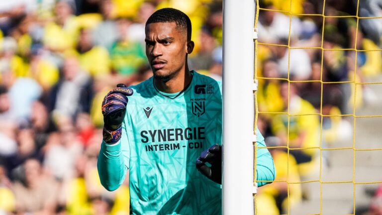 Le-gardien-de-but-du-FC-Nantes-Alban-Lafont-face-a-Reims-le-15-septembre-2024-1950995.jpg