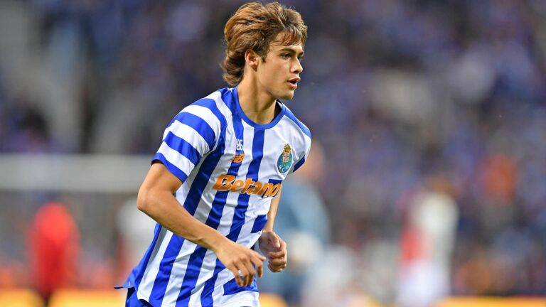 Rodrigo-Mora-avec-le-FC-Porto-le-8-avril-2025-2066477.jpg