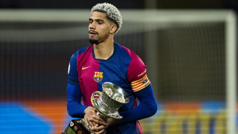 ronald-araujo-2425-copa.jpg