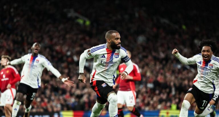 1200-L-lacazette-dans-l-histoire-de-l-ol-malgr-la-terrible-dsillusion-contre-manchester-united.jpg