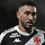 Dimitri-Payet-avec-Vasco-de-Gama-le-3O-mars-2O25-2067237.jpg