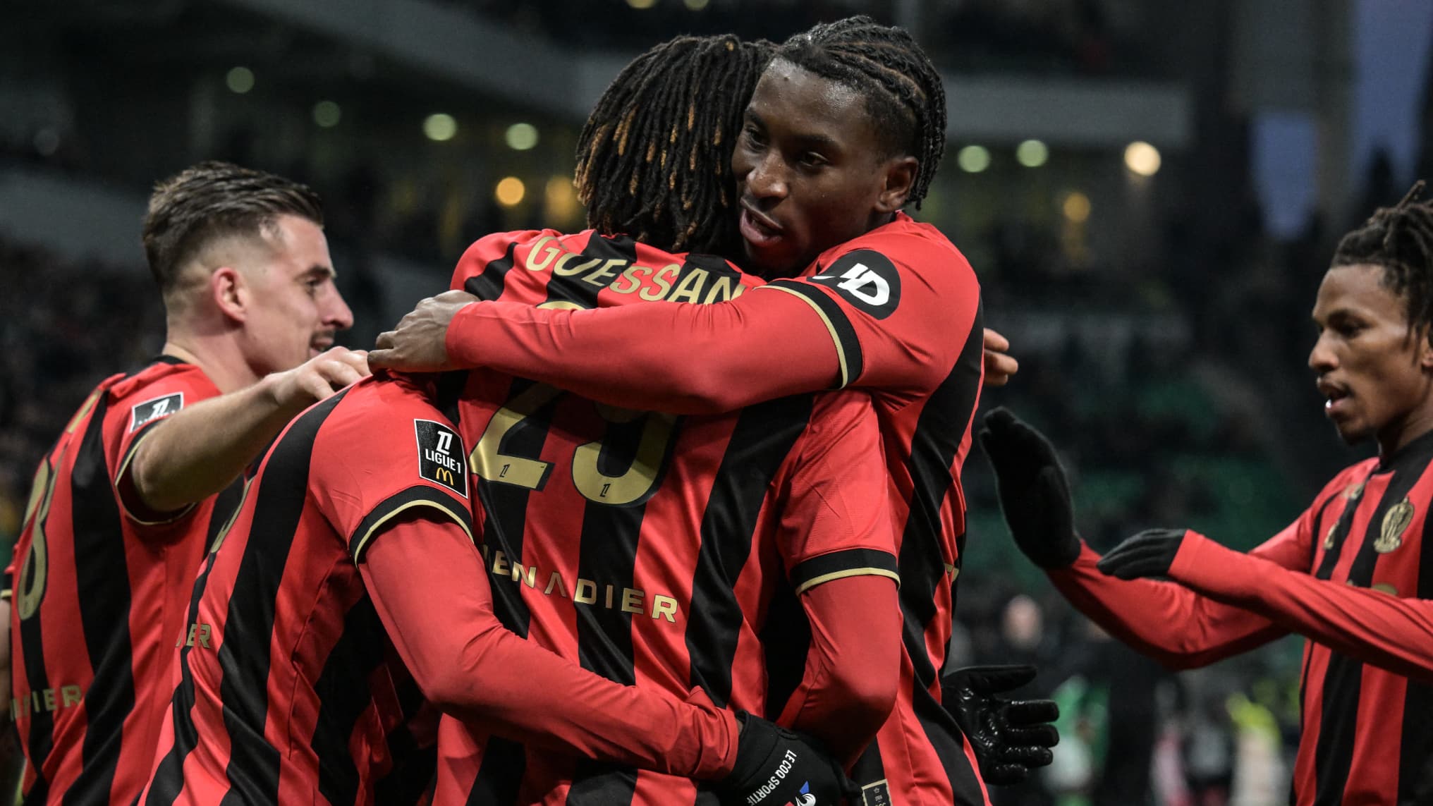 Evann-Guessand-et-Moise-Bombito-lors-du-match-de-Ligue-1-entre-Nice-et-Saint-Etienne-le-01-03-2025-2.jpeg