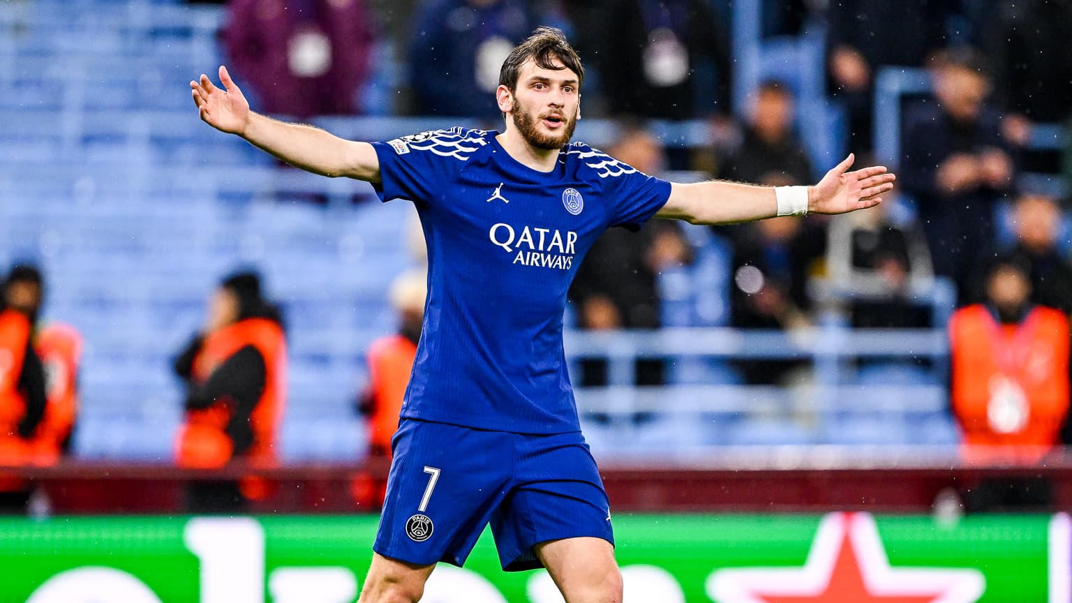 Khvicha-Kvaratskhelia-lors-d-Aston-Villa-PSG-le-15-avril-2O25-en-Ligue-des-champions-2067194.jpg