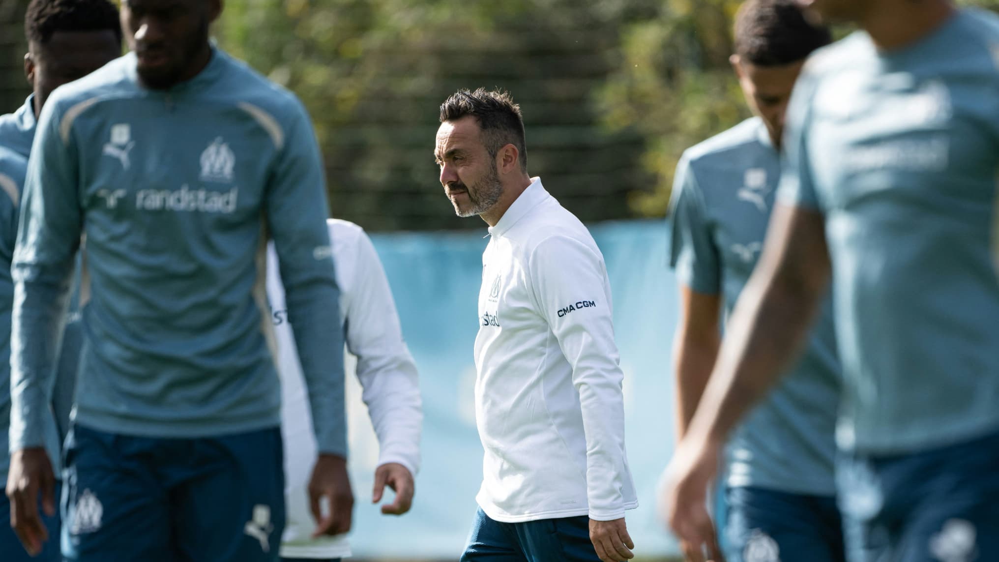 L-entraineur-de-l-OM-Robert-De-Zerbi-a-l-entrainement-le-25-octobre-2025-2060512.jpg
