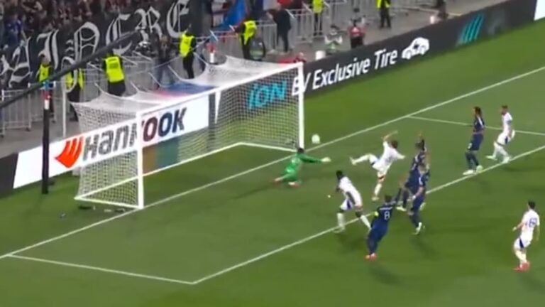 La-bourde-de-Onana-face-a-l-OL-le-10-avril-2025-au-Groupama-Stadium-2064369.jpg