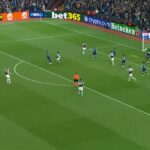 Le-sauvetage-de-Pacho-lors-d-Aston-Villa-PSG-le-15-avril-2025-2066872.jpg