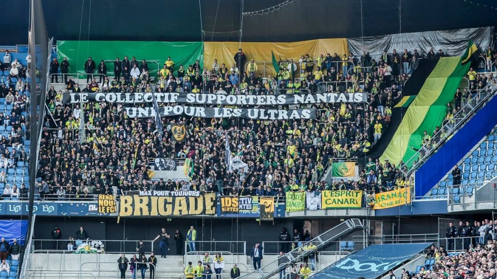 Les-supporters-nantais-en-parcage-visiteurs-au-Havre-le-30-mars-2025-2063586.jpg