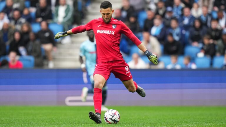 Mathieu-Gorgelin-lors-du-match-de-Ligue-1-entre-Le-Havre-et-Rennes-le-13-avril-2025-2065591.jpg