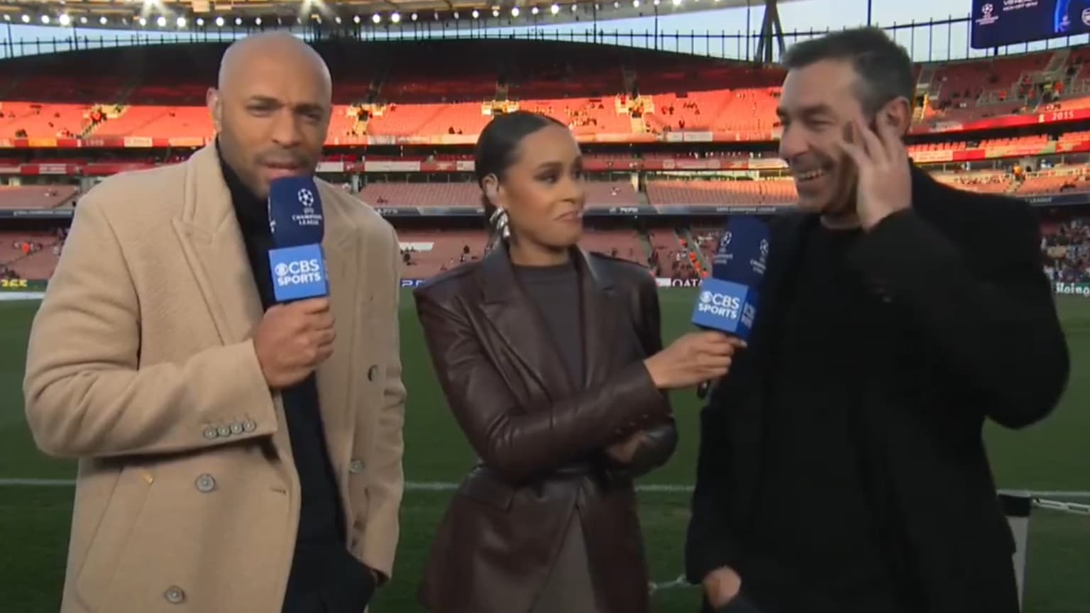 Thierry-Henry-et-Robert-Pires-sur-le-plateau-de-CBS-Sports-avant-le-match-Arsenal-Real-Madrid-3-0-Li.jpeg