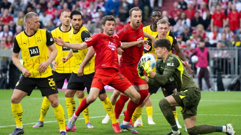 Thomas-Mueller-et-Harry-Kane-lors-du-Klassiker-entre-le-Bayern-Munich-et-le-Borussia-Dortmund-le-12.jpeg