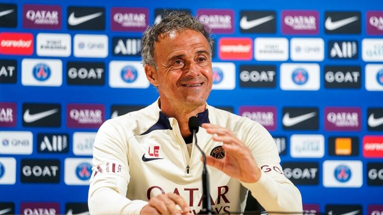 luis-enrique-sourire-psg-conf.jpg