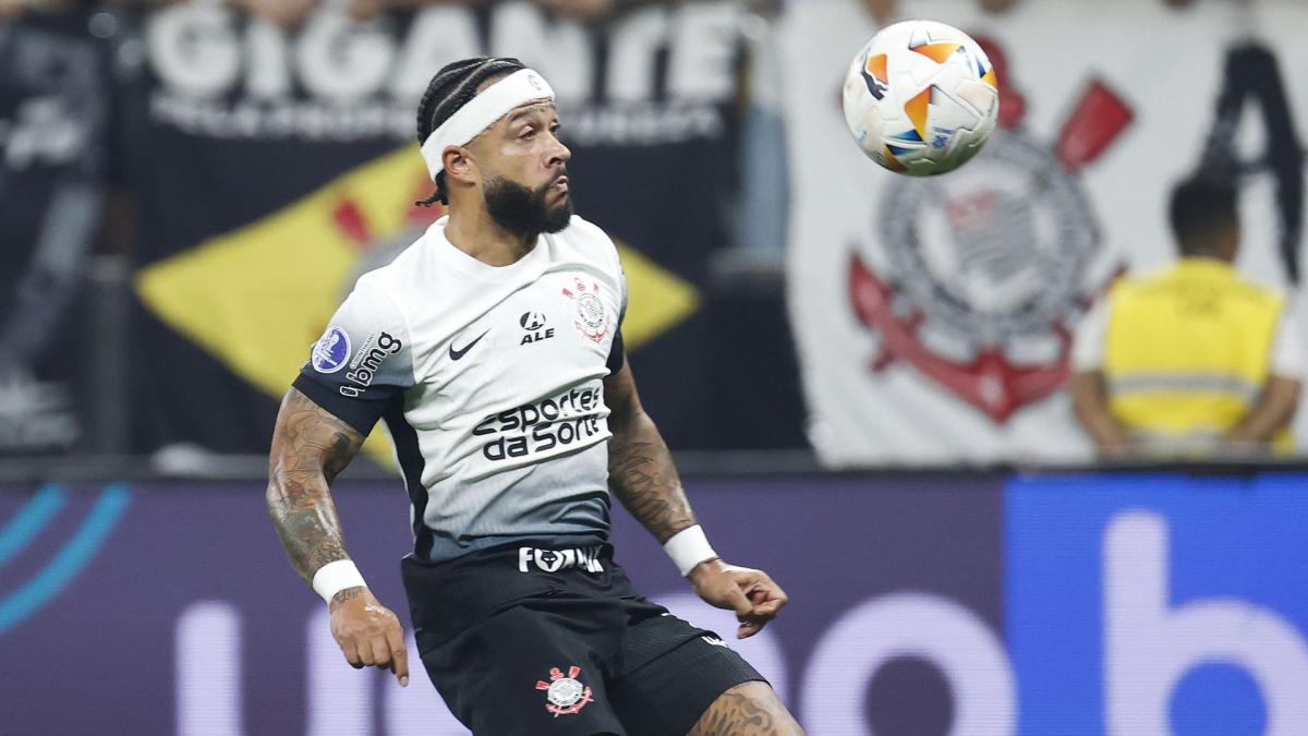 memphis-depay-2425.jpg
