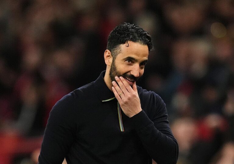 mu-ol-amorim-a-un-mot-pour-les-fans-partis-avant-la-fin-iconsport_257892_0206-391455.jpg