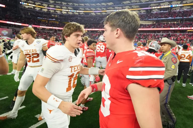 texas-quarterback-arch-manning-middle-96535072