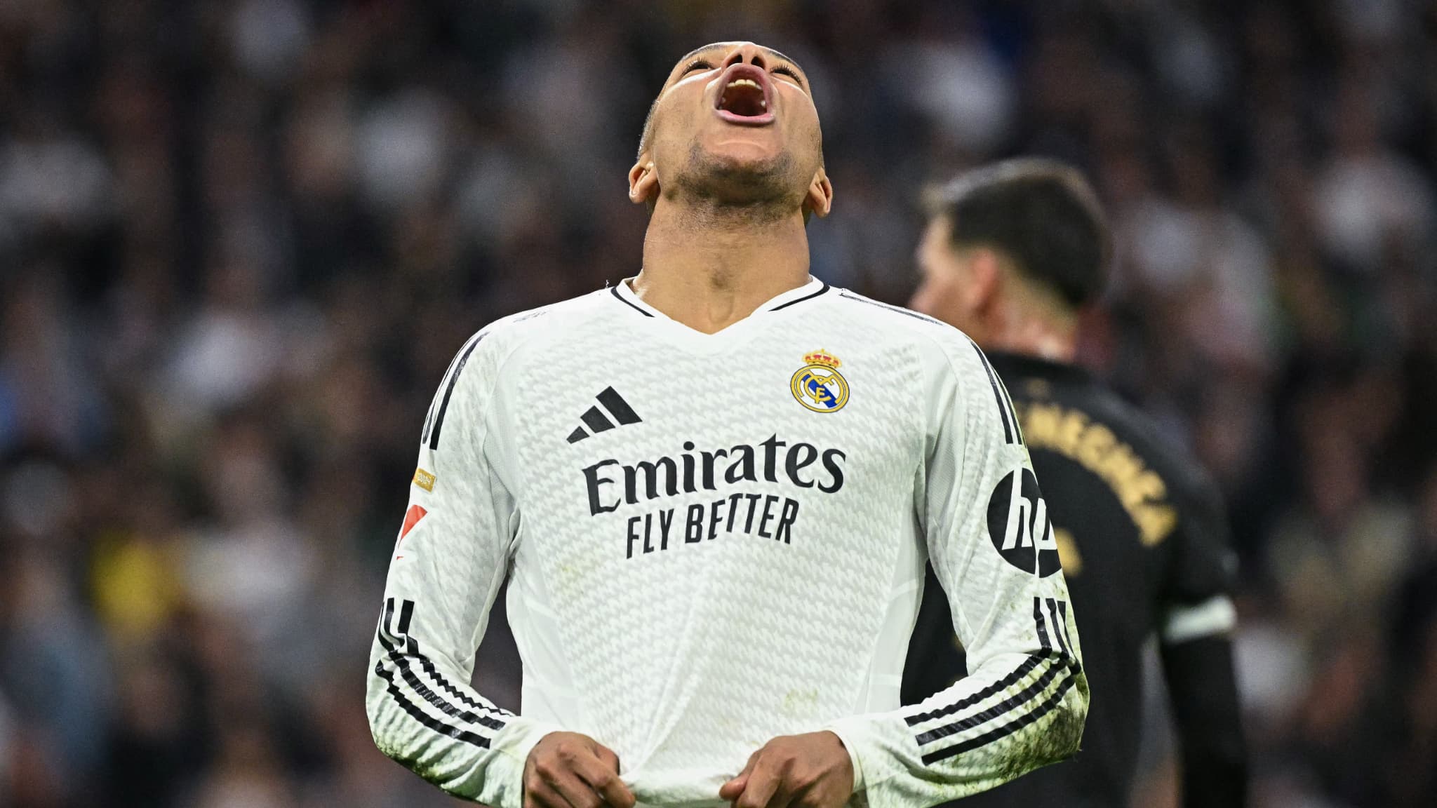Kylian-Mbappe-frustre-de-son-rate-lors-de-Real-Madrid-Valence-5-avril-2025-2061262.jpg