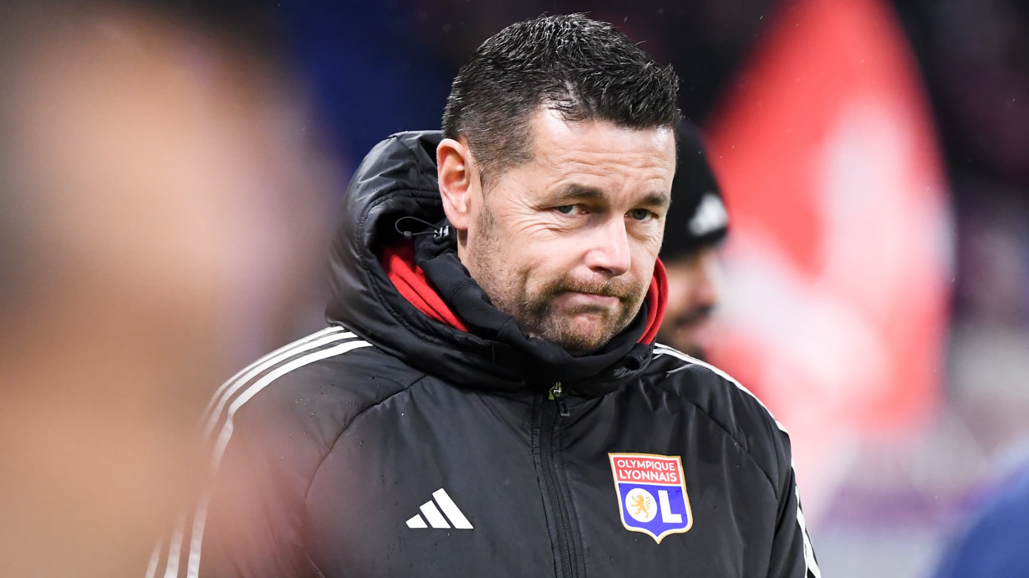L-entraineur-Pierre-Sage-pendant-un-match-de-l-OL-contre-Montpellier-en-Ligue-1-le-4-janvier-2025-20.jpeg