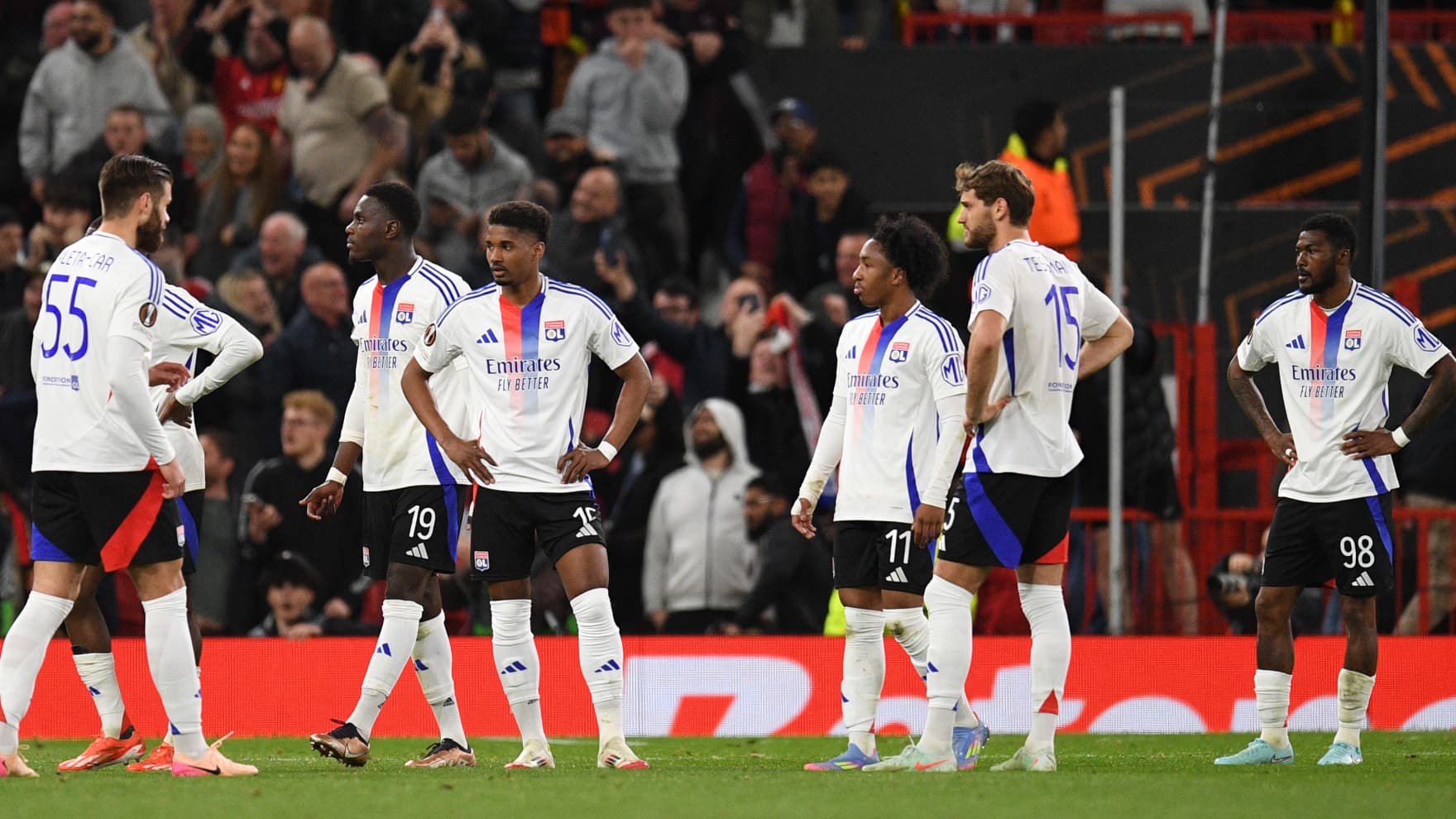 La-joie-des-joueurs-de-Manchester-United-apres-leur-victoire-en-quart-de-finale-retour-de-Ligue-Euro.jpeg