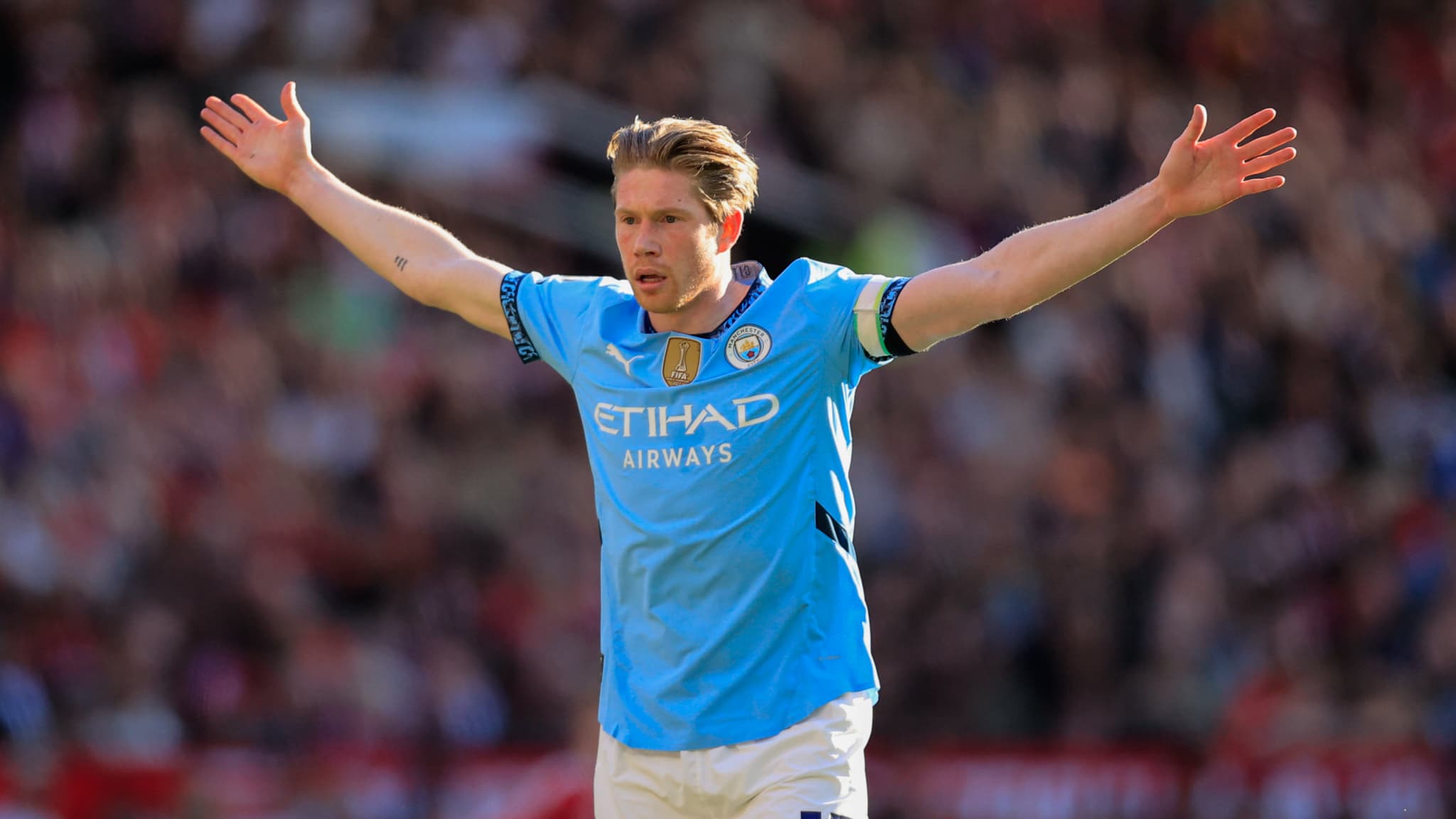 Le-meneur-de-Manchester-City-Kevin-De-Bruyne-face-a-Manchester-United-le-7-avril-2025-2062012.jpg