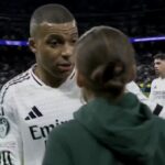 Real-Madrid-Arsenal-la-colere-de-Mbappe-aupres-de-Frappart-apres-le-penalty-non-siffle-contre-lui-le.jpeg