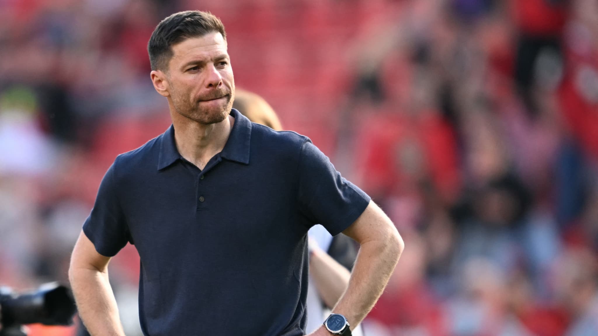 Xabi-Alonso-sur-le-banc-du-Bayer-Leverkusen-le-12-avril-2025-2067977.jpg