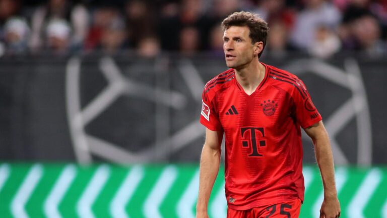 thomas-muller-2425-im-bayern-dress.jpg