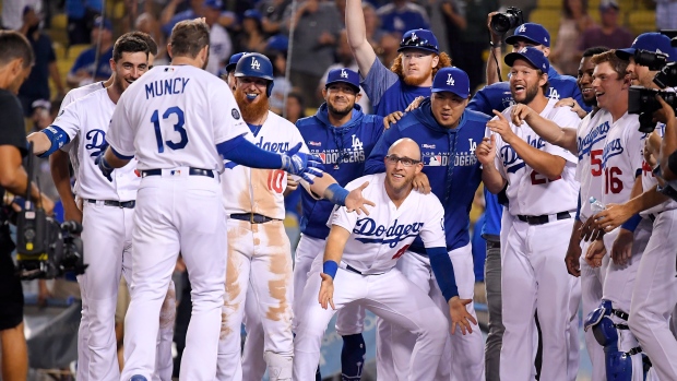 max-muncy-and-dodgers-celebrate